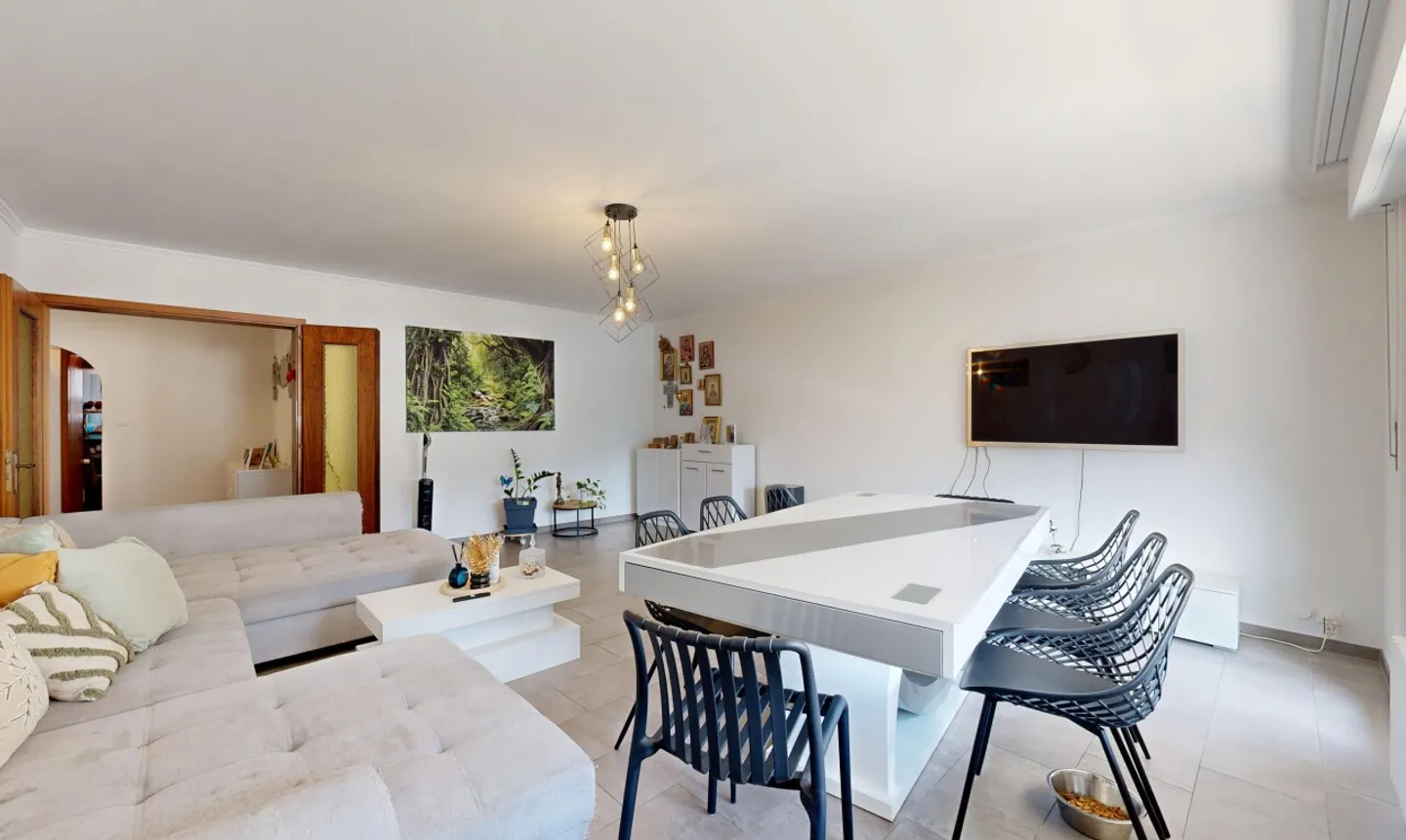 Appartement spacieux avec trois balcons - Photo 4 sur 13