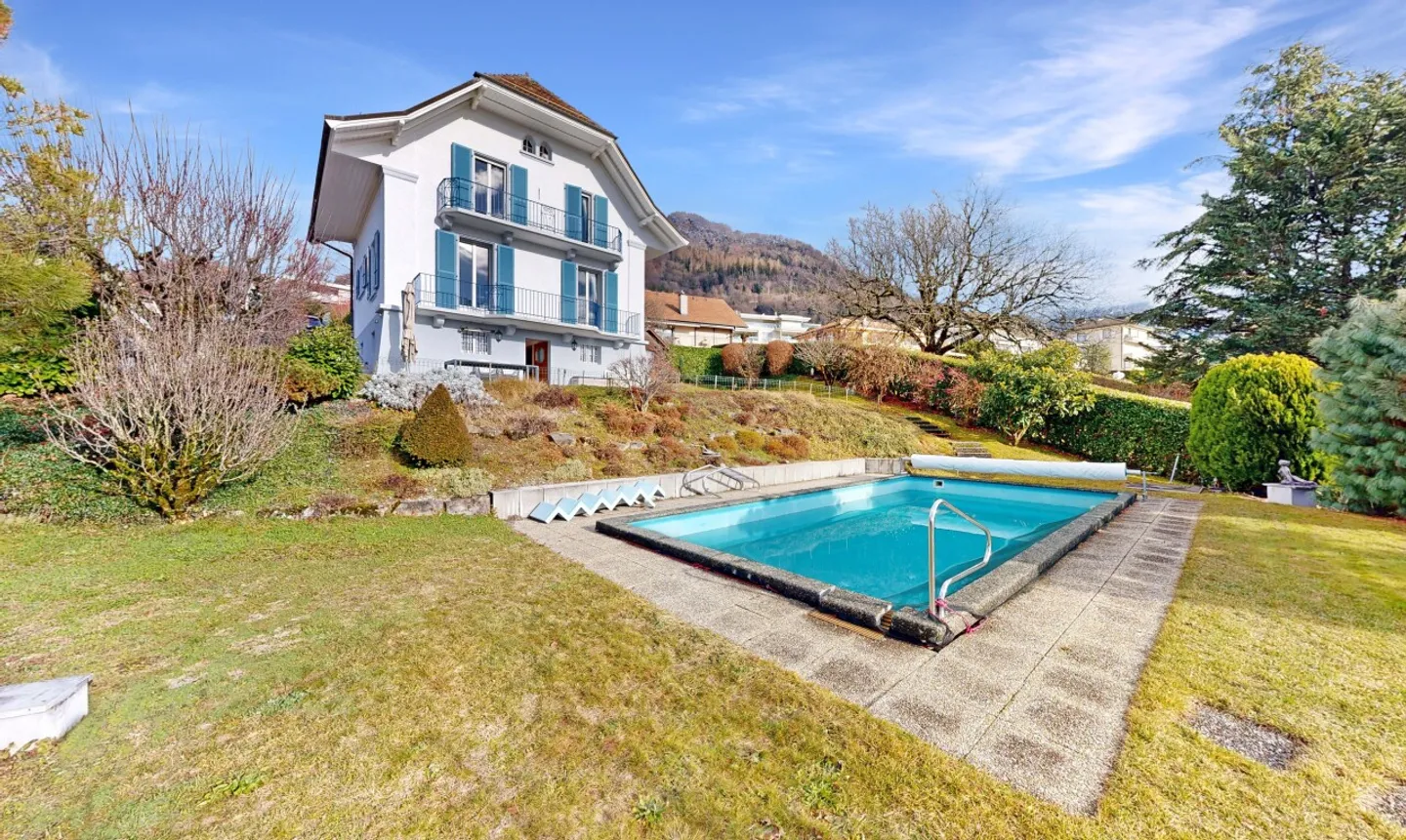 Superba villa con piscina e panorama unico sul lago e le Alpi - Foto 3 di 11