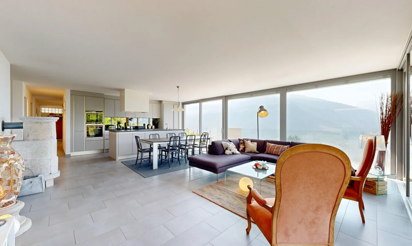 Contemporary Villa with Panoramic View - Photo 3 of 11