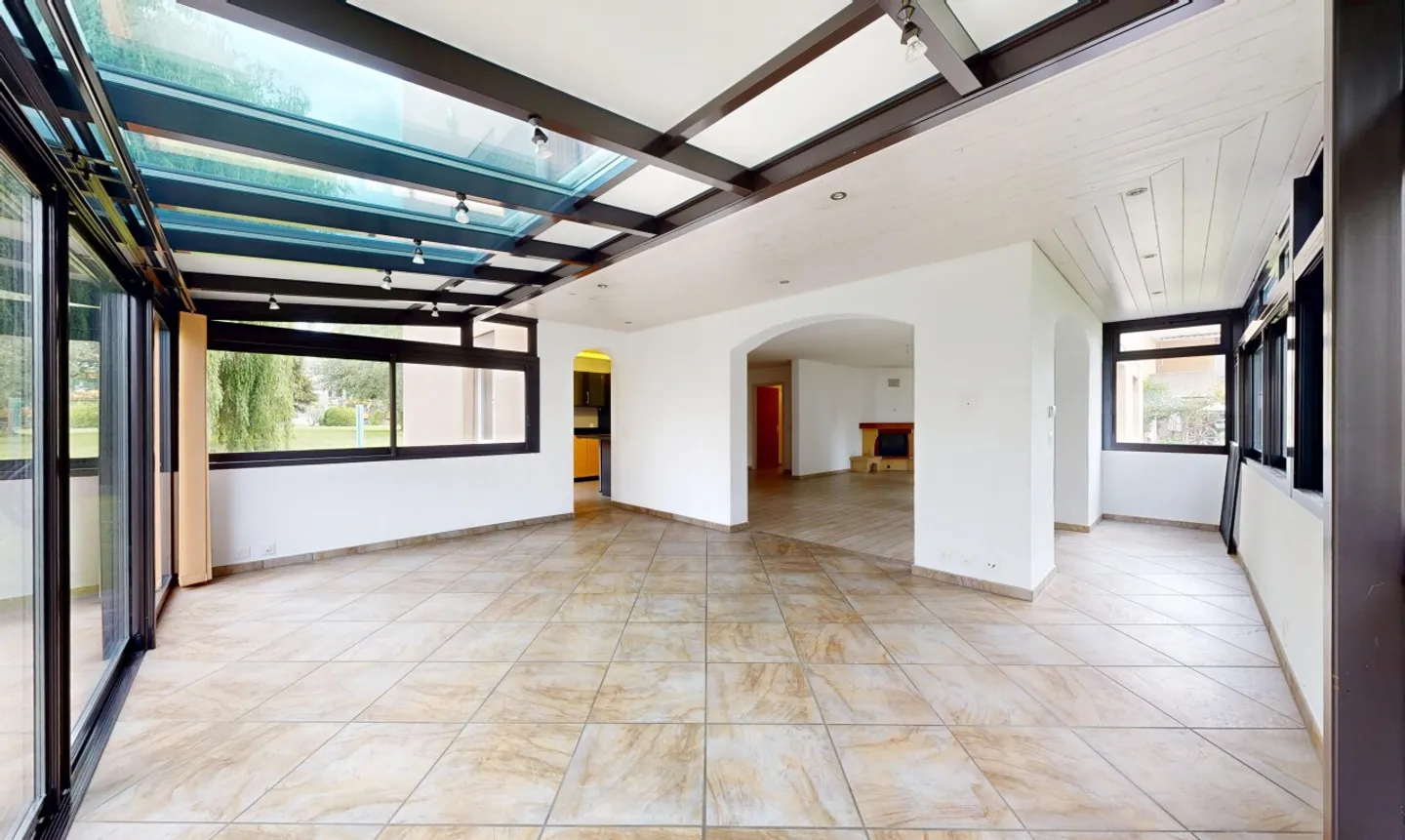 Large 4.5-room apartment on garden level - Photo 10 of 11