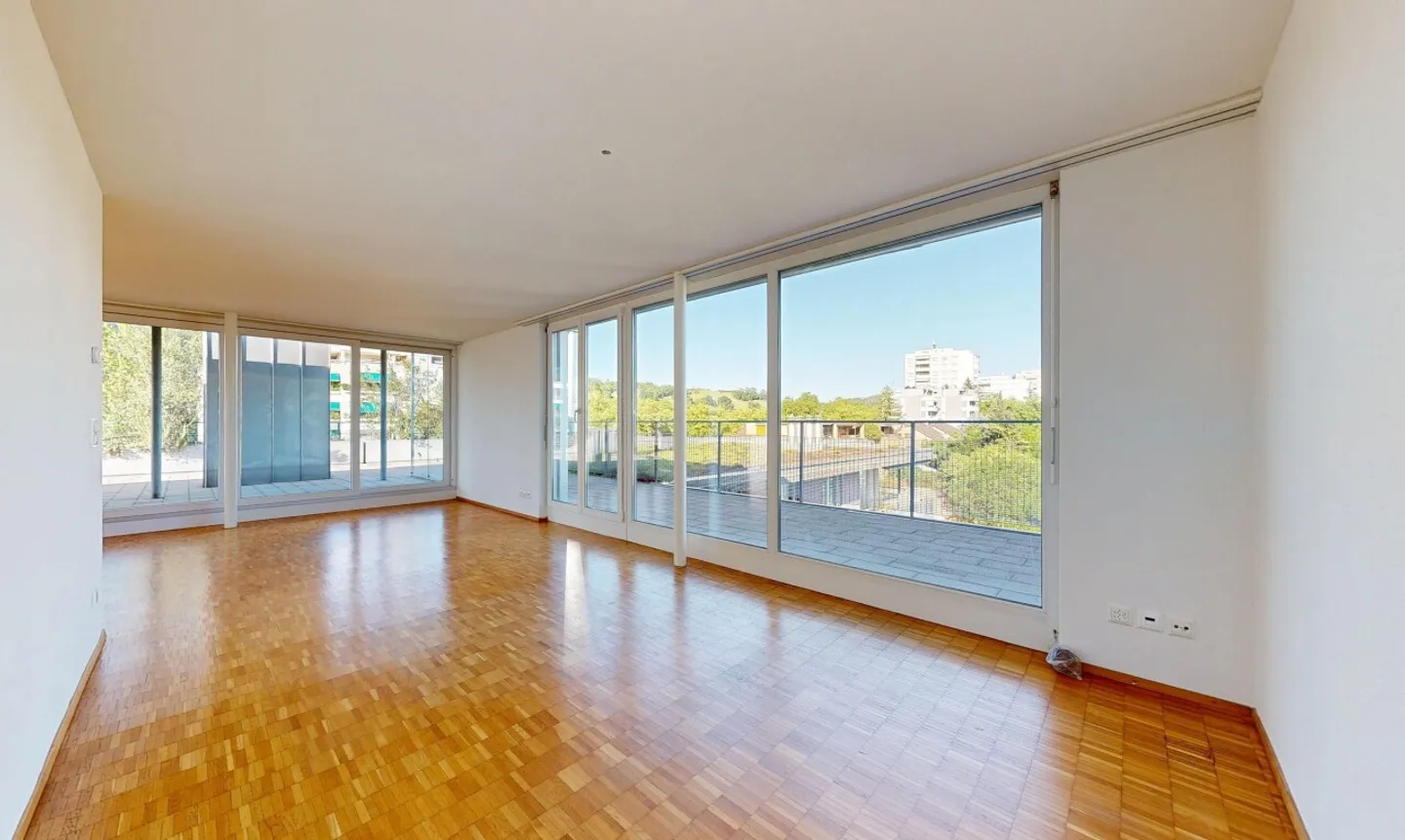 Light-flooded 3.5-room apartment with spacious terrace - Photo 2 of 11