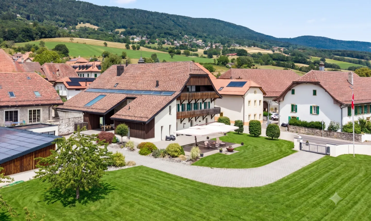 Exceptional villa in Fontaines-sur-Grandson - Photo 1 of 11