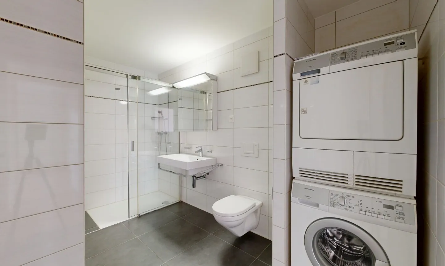 Bella vista sul lago per questo appartamento luminoso e spazioso! - Foto 8 di 11