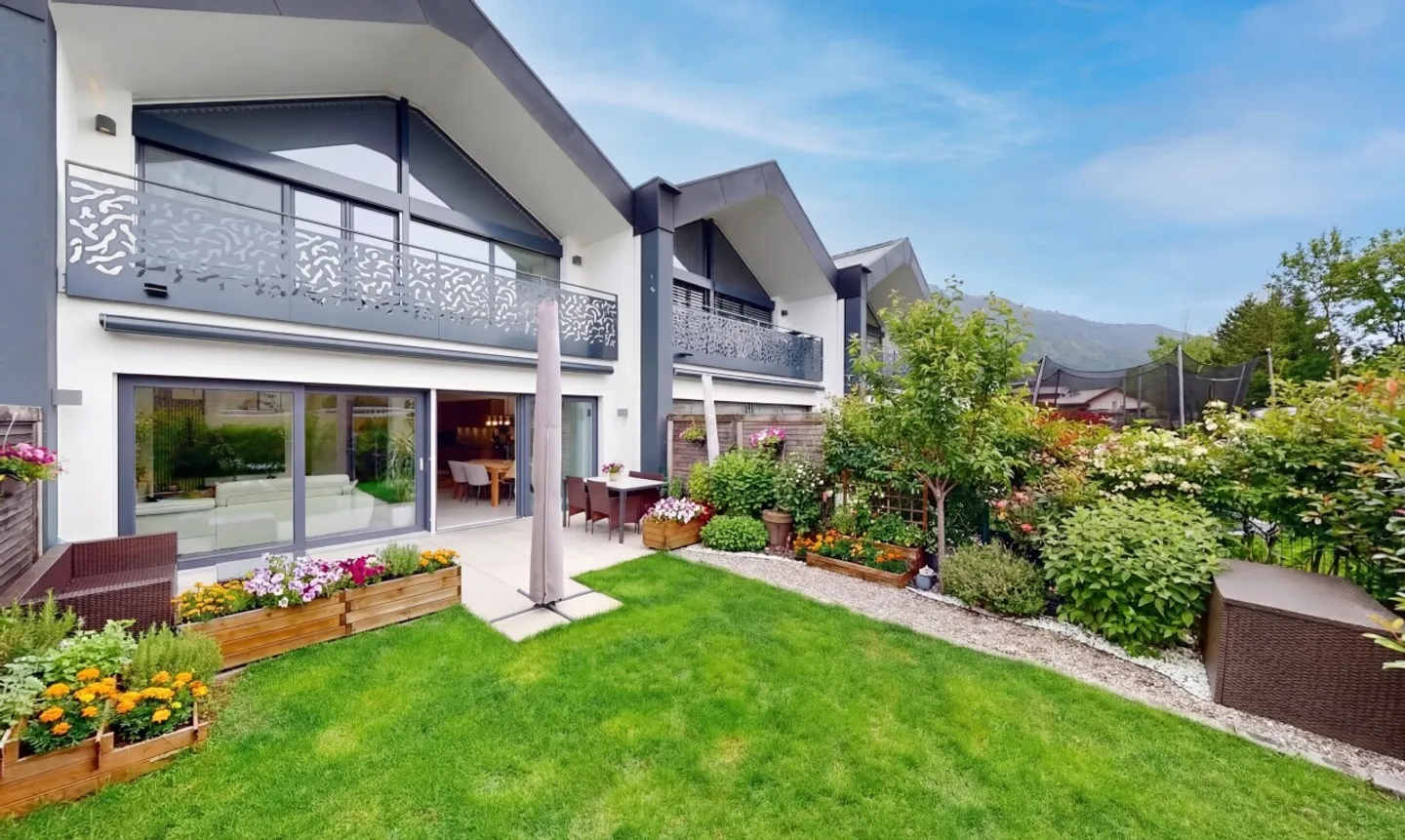 Moderne Villa in Broc - Foto 1 von 13