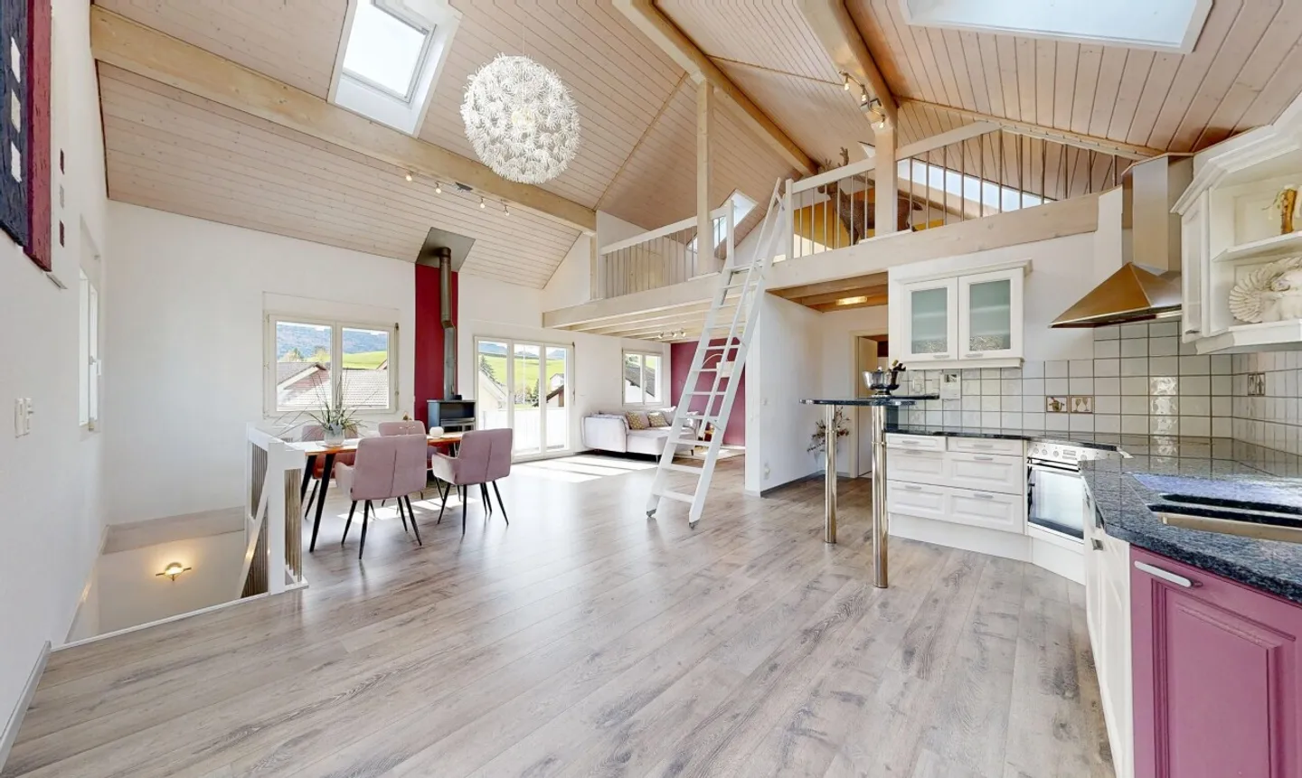 Ferme avec maison individuelle adjacente et beaucoup de terrain à bâtir inclus. - Photo 4 sur 11