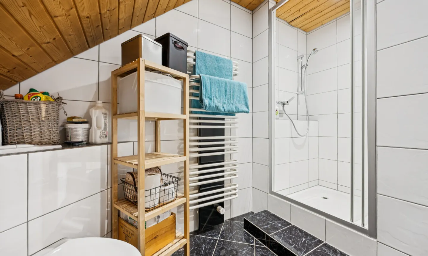 Residential building with plenty of space and opportunities - additional building land optional - Photo 7 of 11