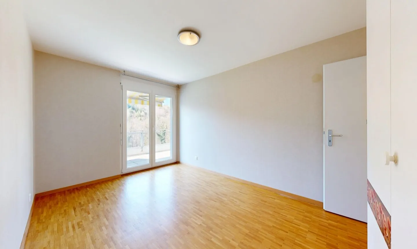 Vor einem Obstgarten und dem Wald - Foto 9 von 13