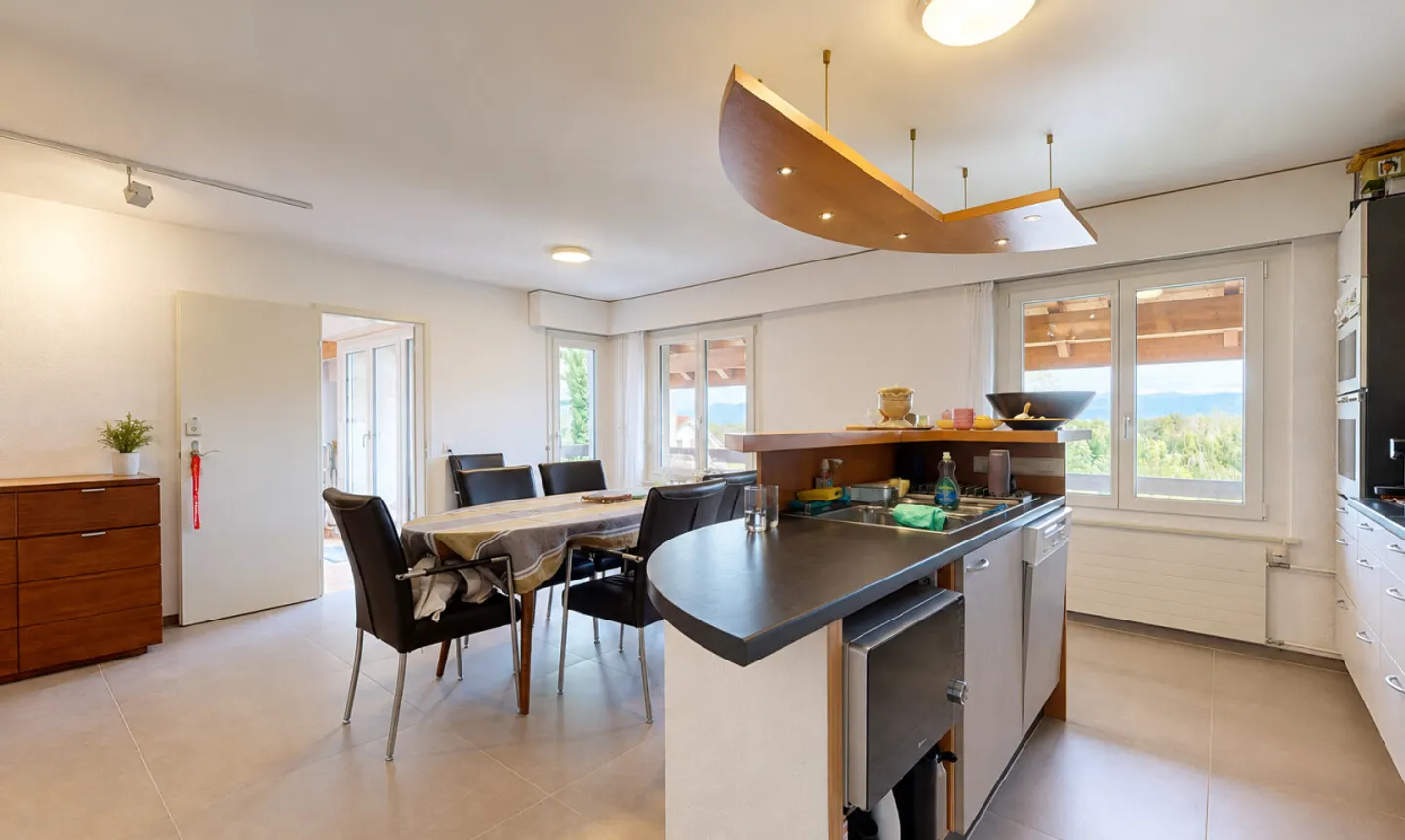 Spacious family duplex in Eysins, designed for the whole family - Photo 3 of 11