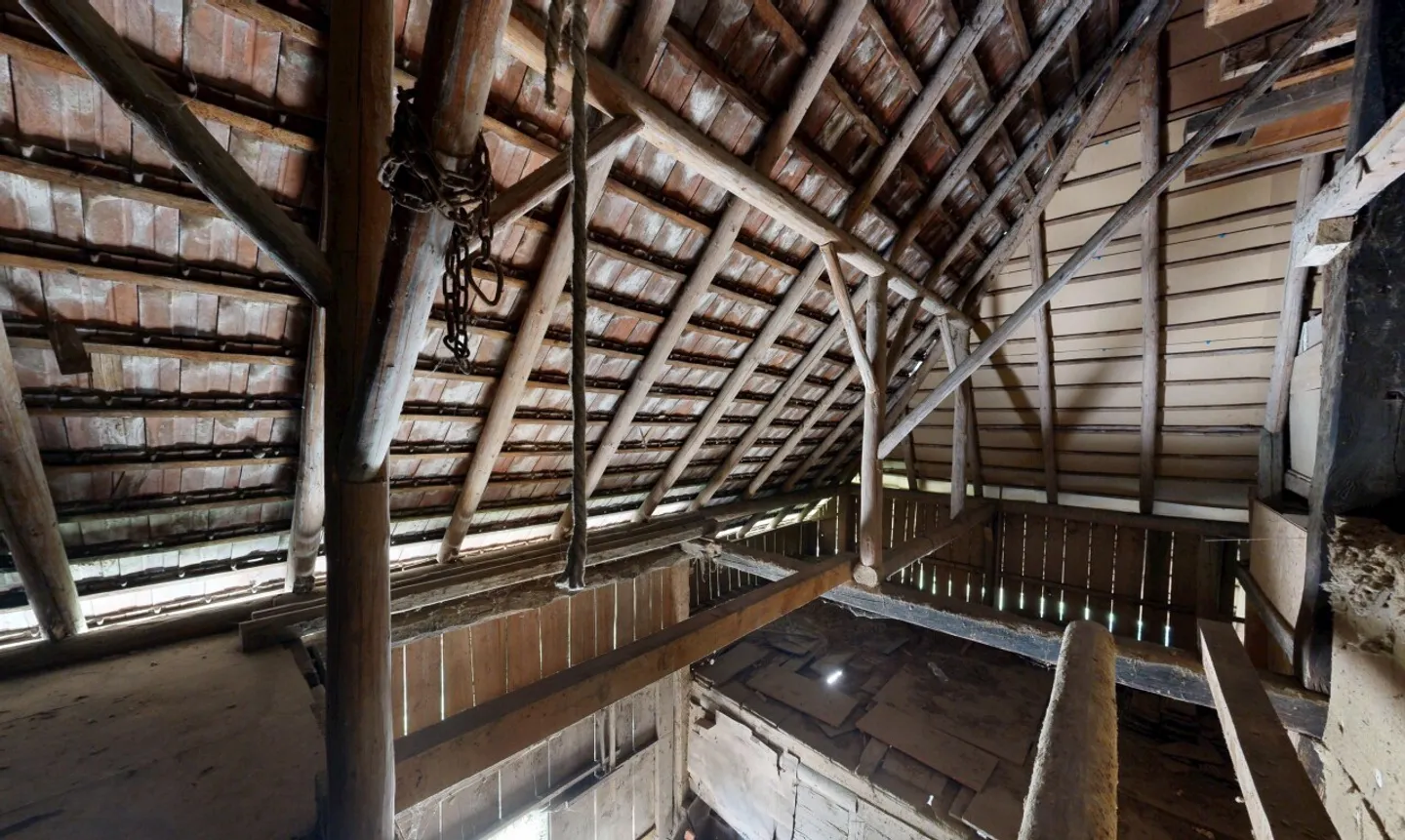 Casa bifamiliare storica al confine del bosco con potenziale di sviluppo - Foto 9 di 11