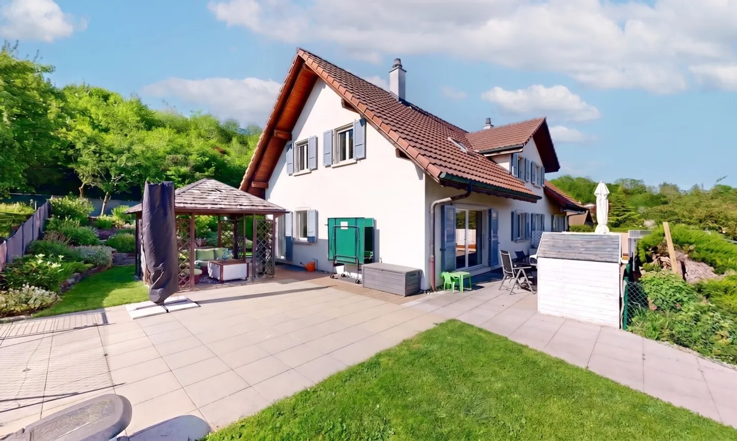 Charming semi-detached villa with unobstructed view - Photo 2 of 11