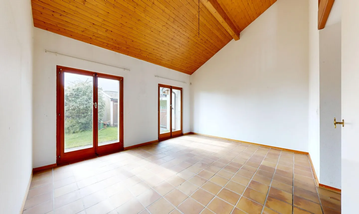 Villa di architetto con potenziale su 1.298 m² - Foto 4 di 11