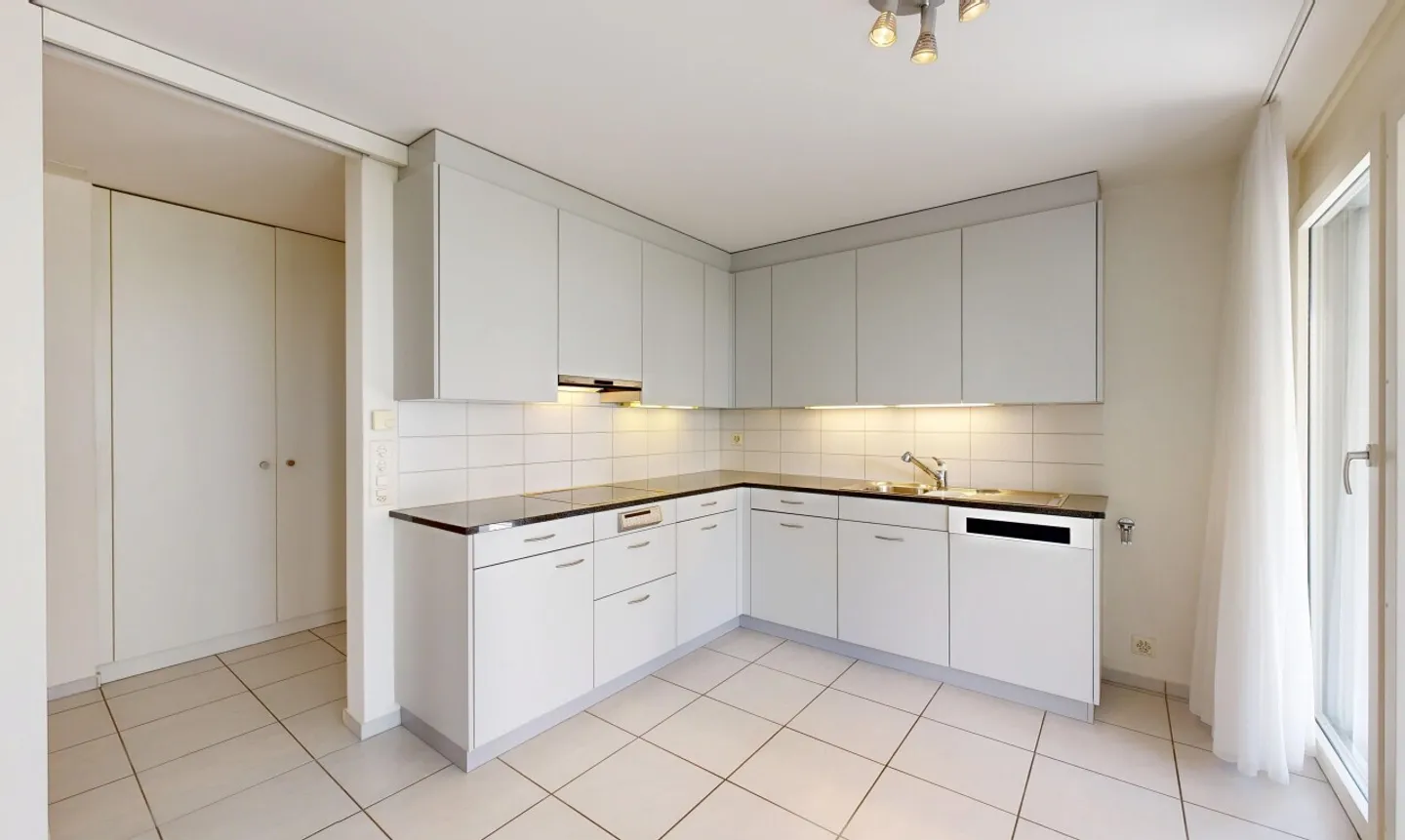 Spacious Apartment with Large Balcony - Photo 8 of 11