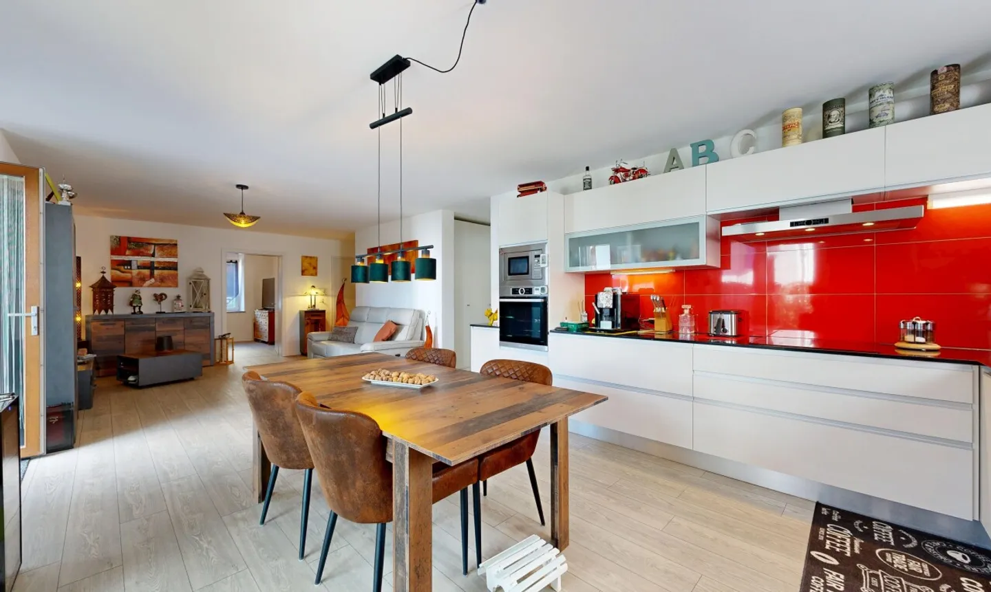 Wunderschöne 3,5-Zimmer-Wohnung im Zentrum von Gletterens - Foto 3 von 11