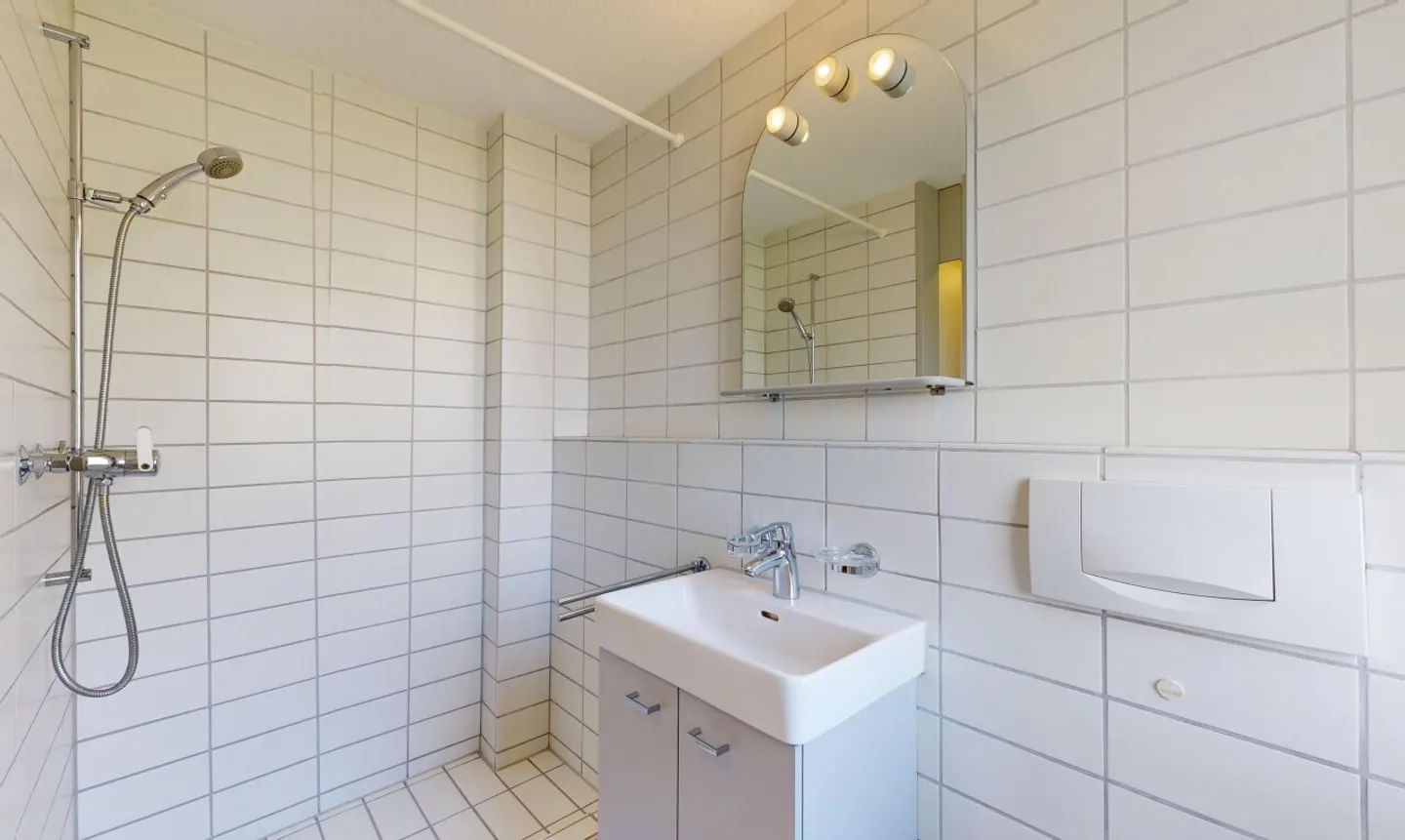 Extraordinary 5.5-Room Townhouse in Prime Location - Photo 8 of 11