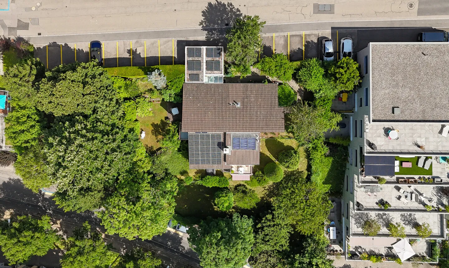 Family house with two apartments and large landscaped garden - Photo 1 of 13