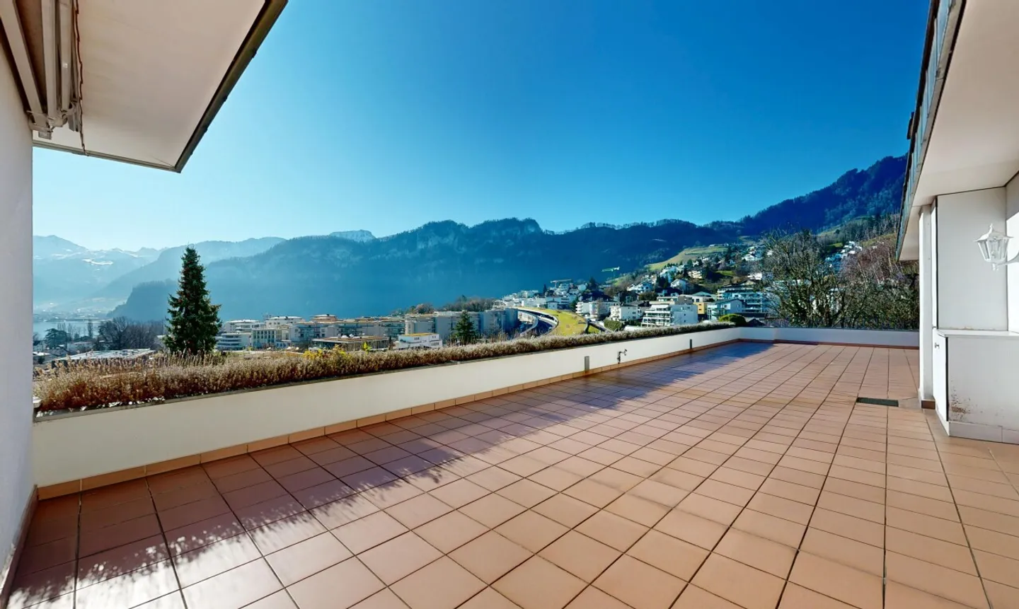 Elegante Wohnresidenz mit separaten Atelier und Panoramasicht - Foto 4 von 11