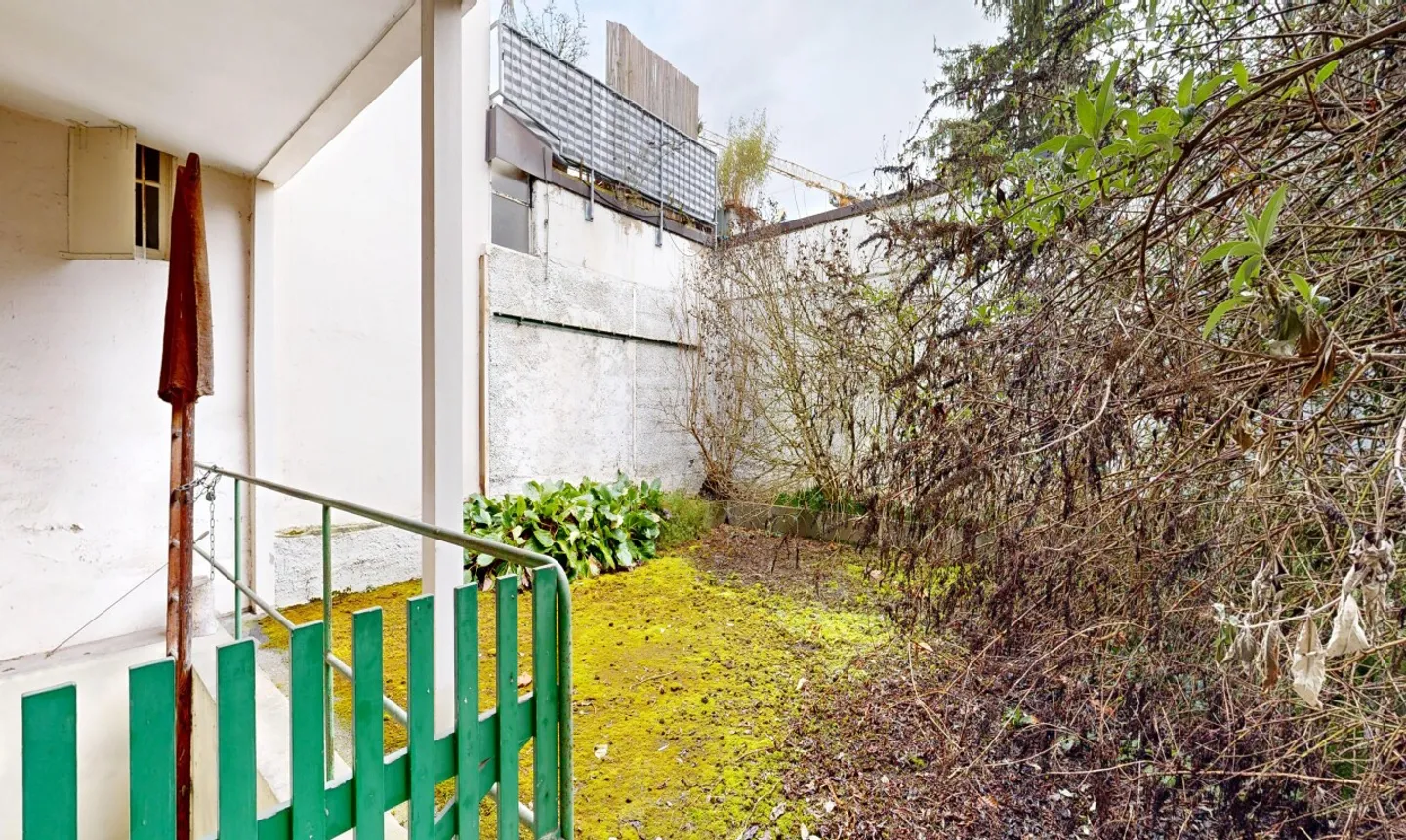 Residential building with development potential in a central location in Binningen - Photo 10 of 11