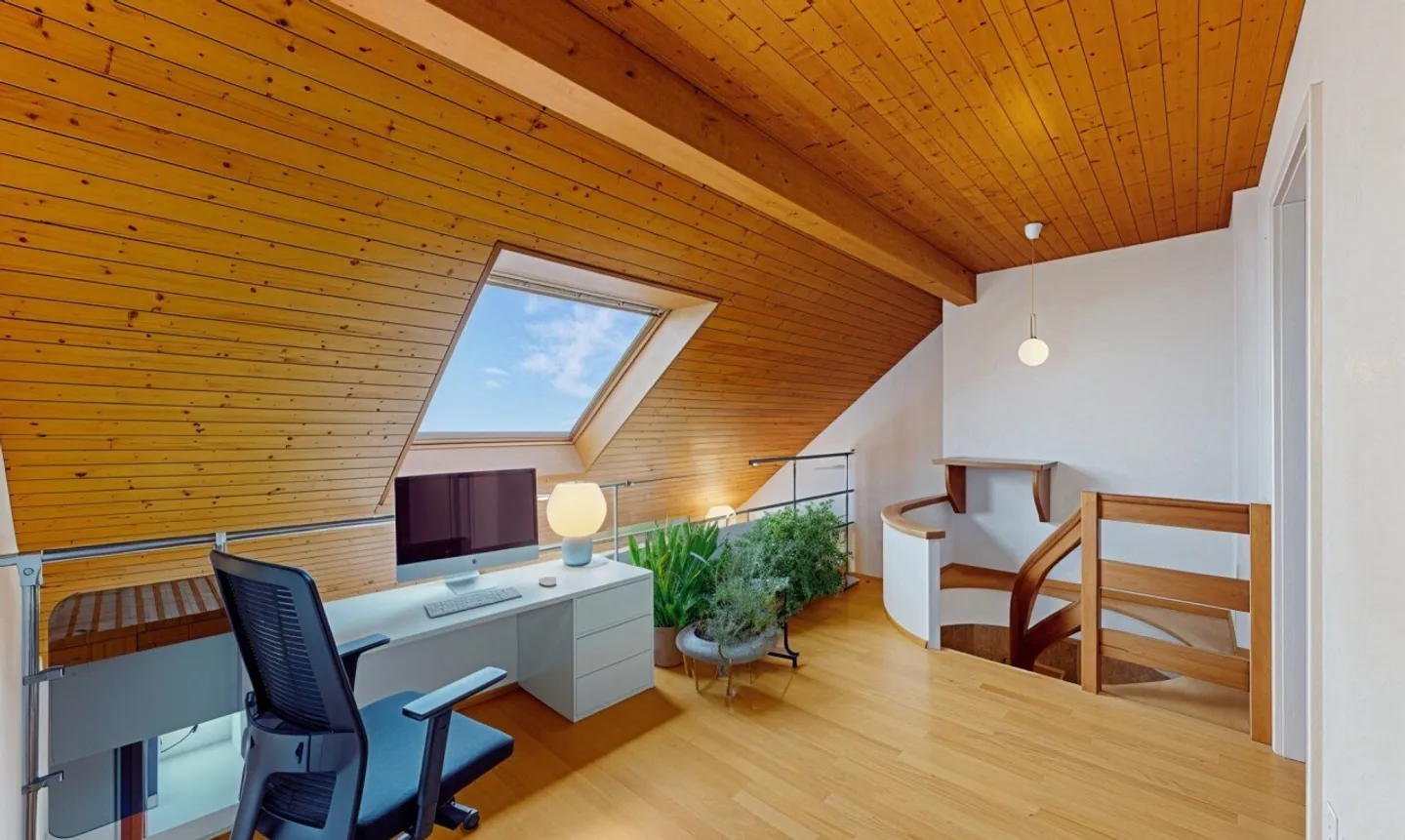 Charming 3.5-room duplex with balcony and lake &amp; Alps view - Photo 7 of 11