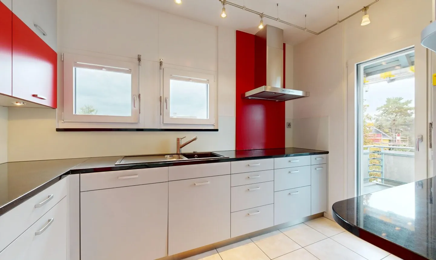 Spacious 6½-room maisonette apartment in Winterthur-Seen - Photo 3 of 13