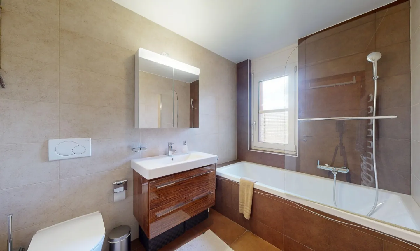 Appartement rénové avec jardin - Photo 11 sur 13