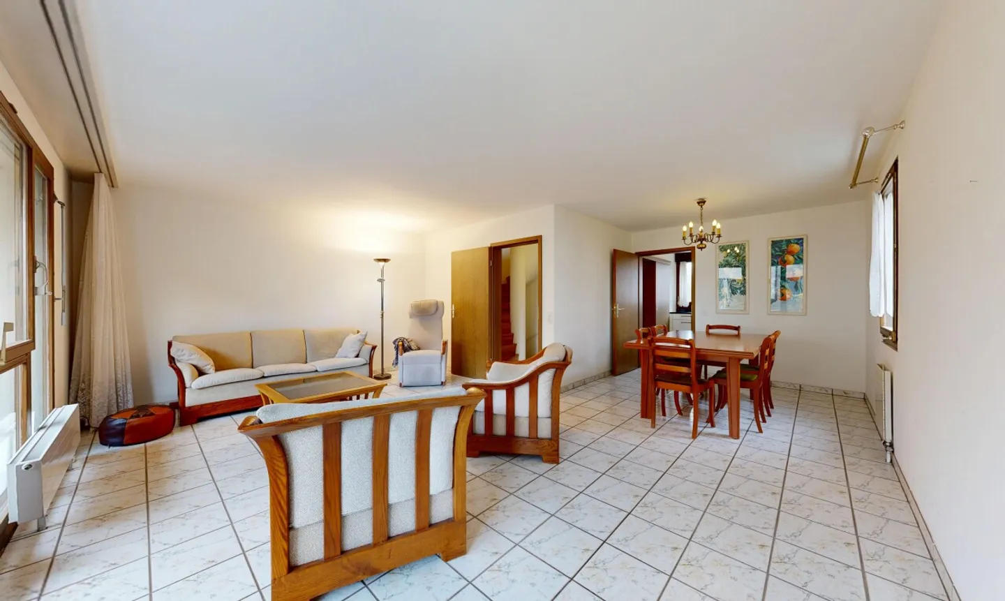 Spacious End Row House with Garden and Converted Attic - Photo 2 of 11