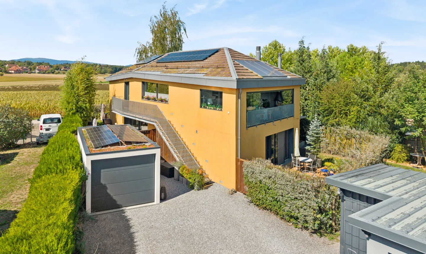 Contemporary villa with independent studio at the gates of Lausanne - Photo 2 of 13