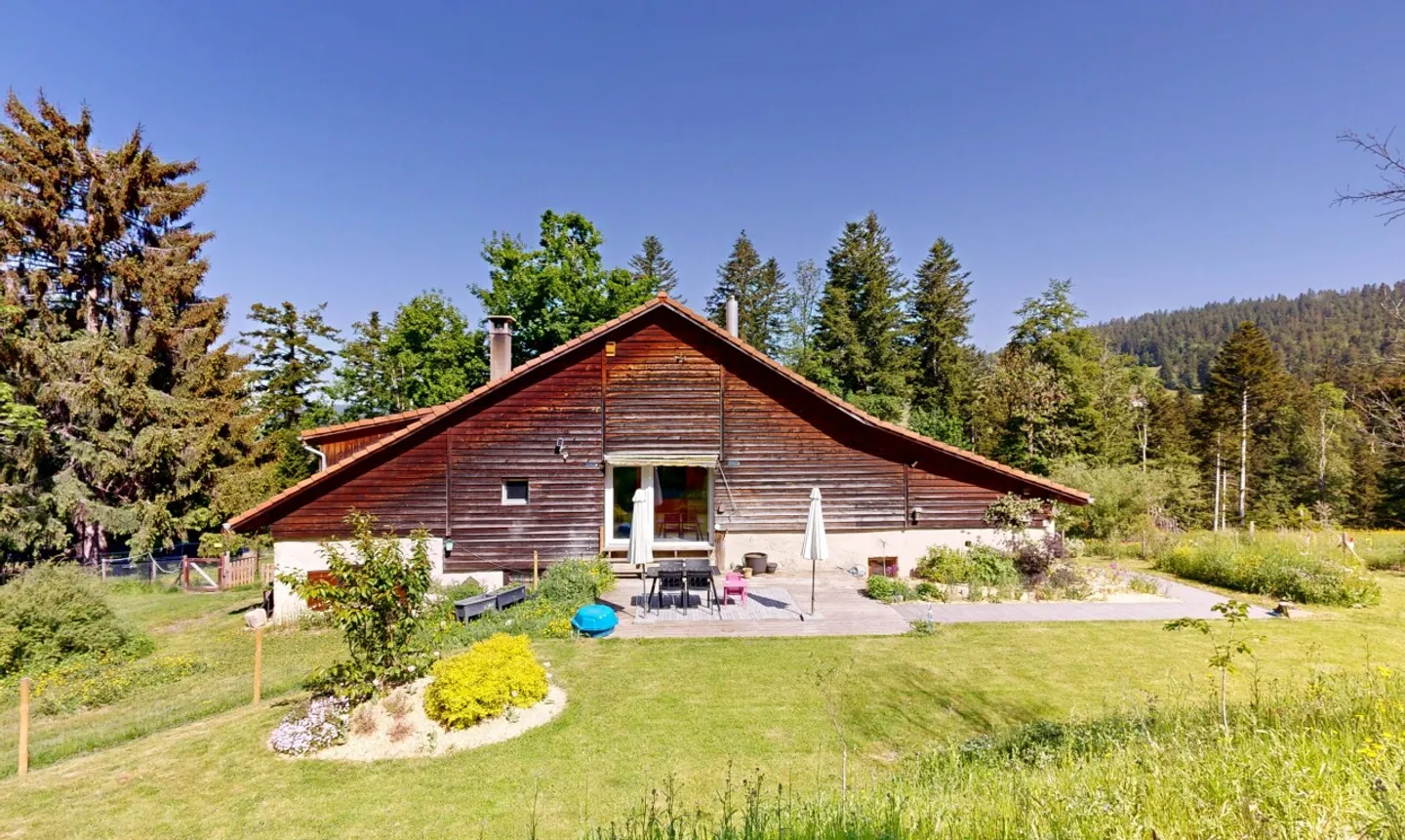 Ferme rénovée avec potentiel - Photo 1 sur 13