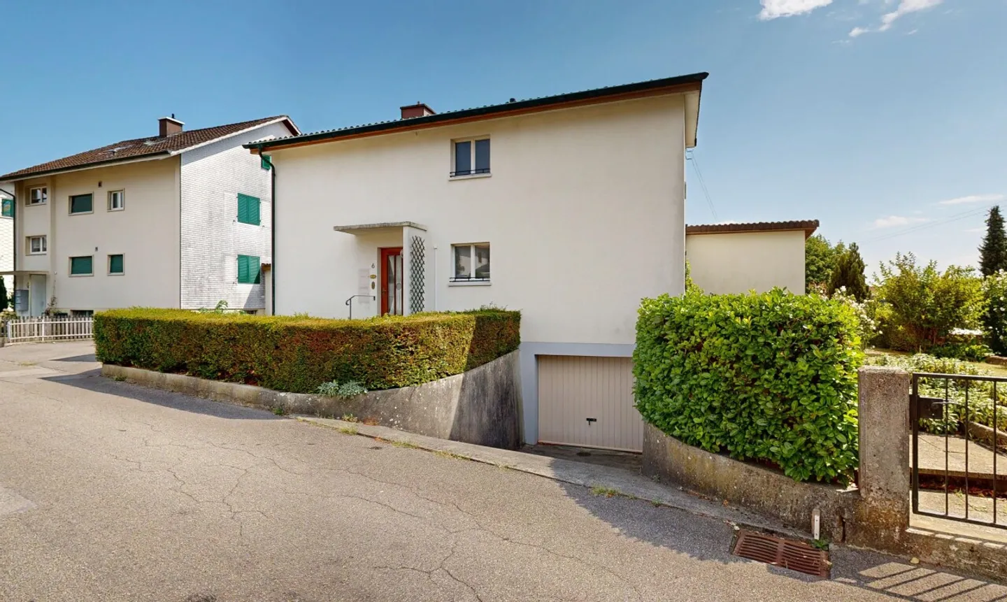 Grosszügiges Einfamilienhaus mit 2 Wohnungen und grossem Garten - Foto 8 di 11