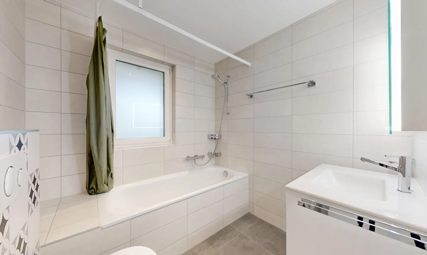 4,5-Zimmer-Wohnung, lichtdurchflutet mit Garten, im Herzen des Dorfes - Foto 9 von 11