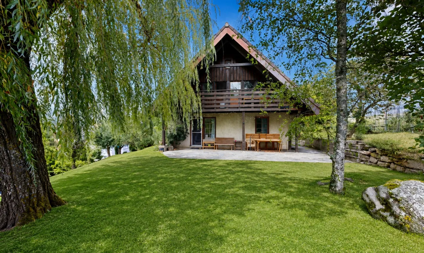 Agréable 4.5p avec 1043 m2 de jardin privatif - Foto 1 von 11