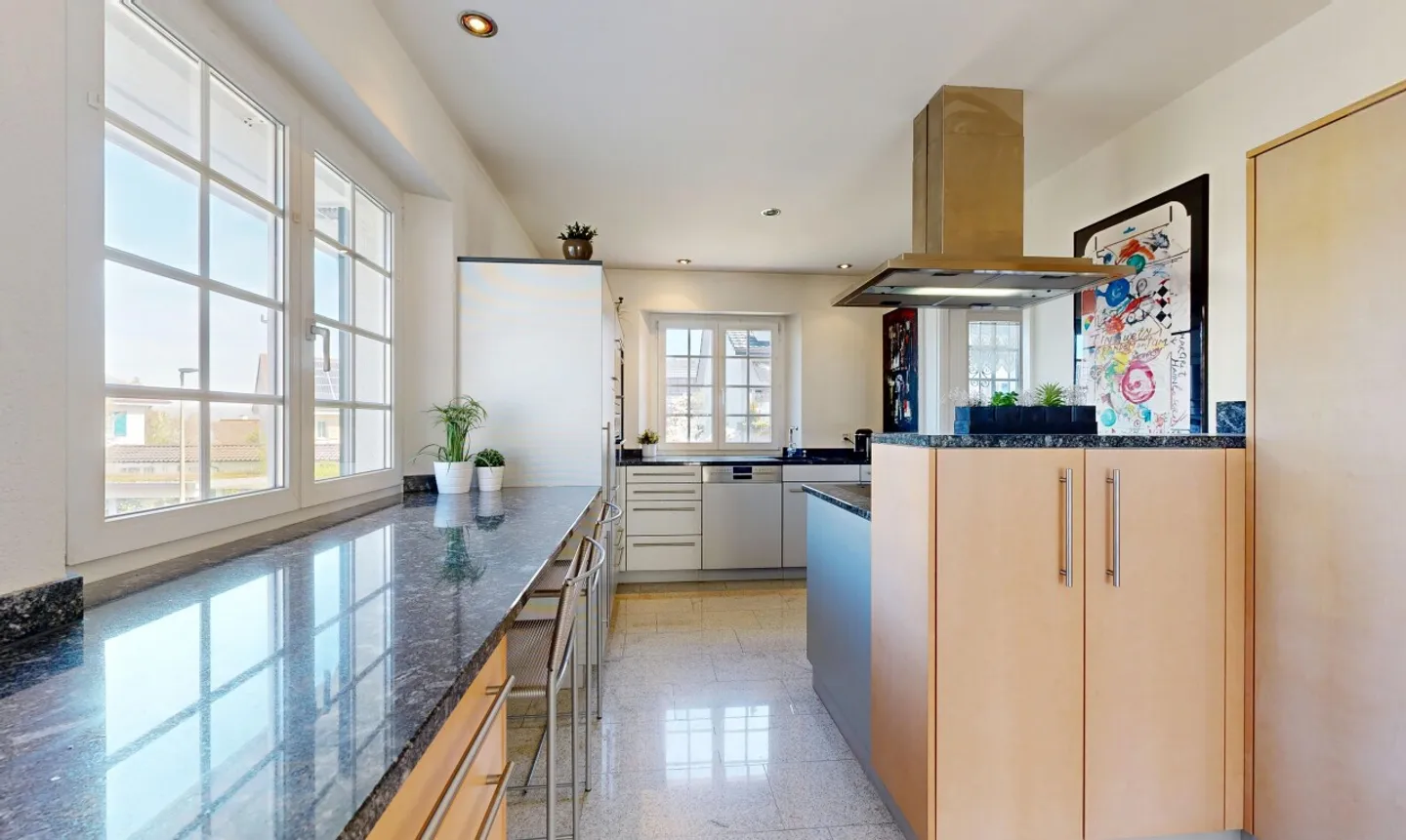 Exclusive Country House in Prime Location - Photo 4 of 13