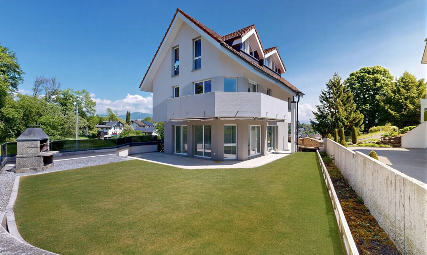 Charmantes Einfamilienhaus mit Seesicht - Foto 2 von 11