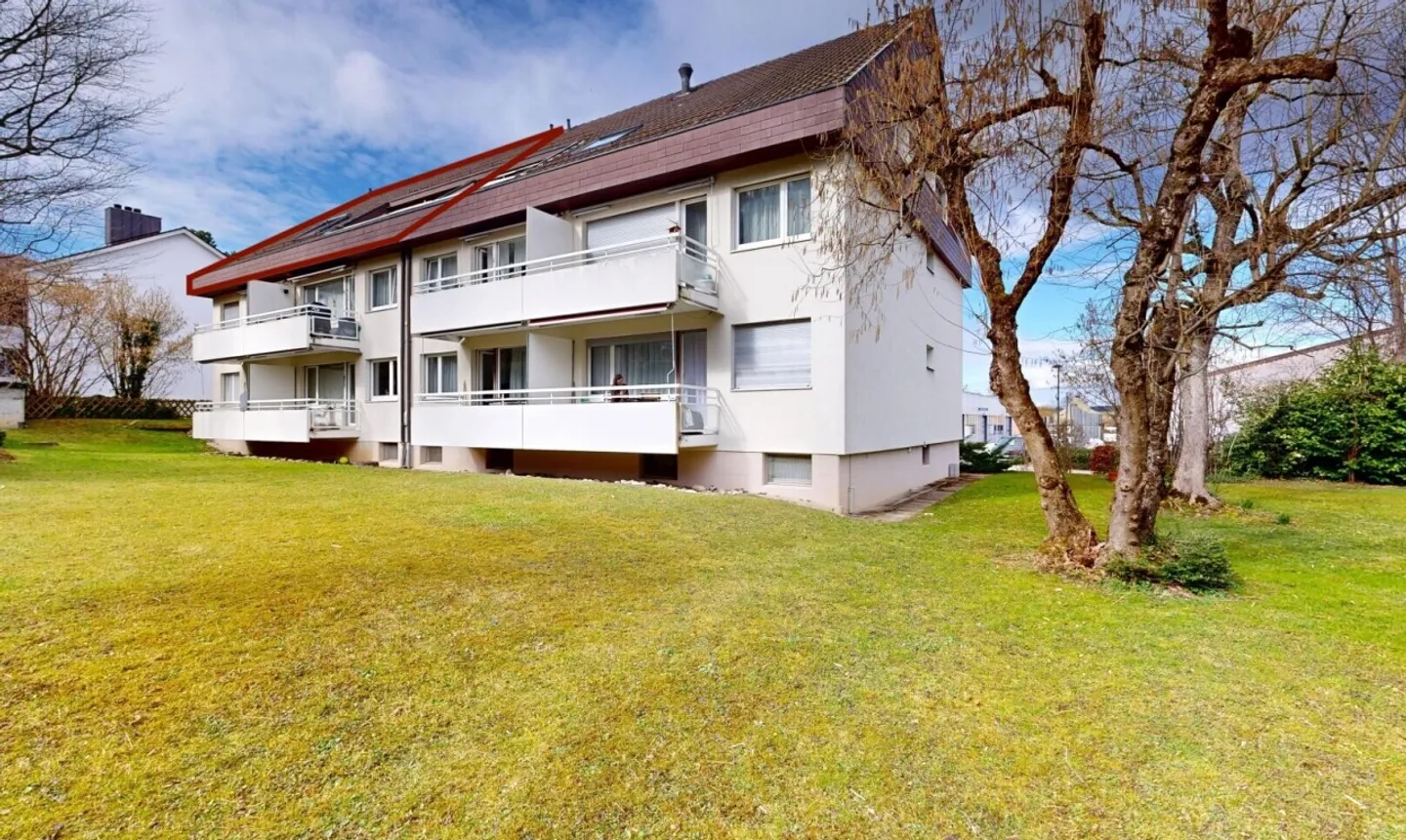 Ampio attico con terrazza e camino - Foto 2 di 11