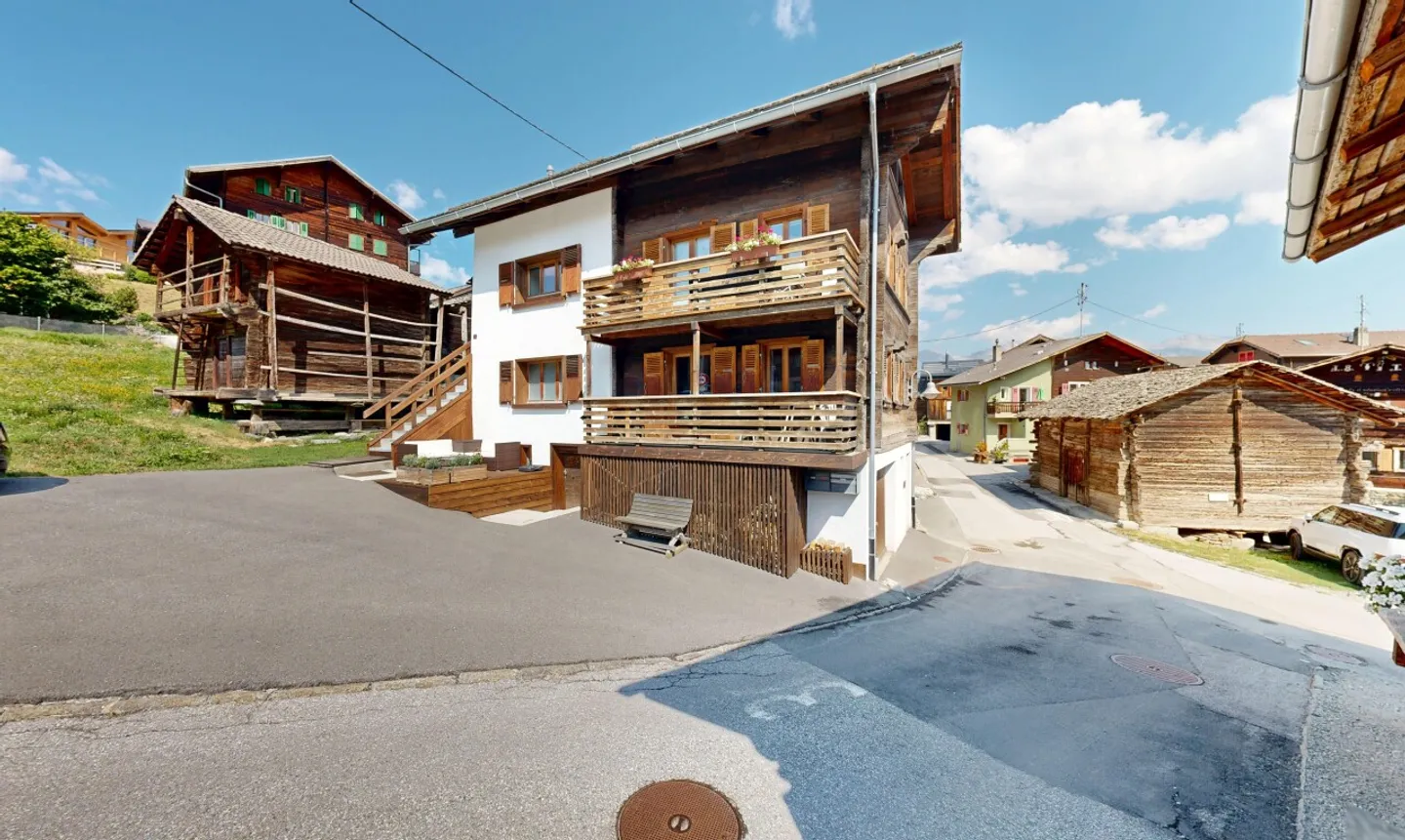 Authentic fully renovated mountain house - Photo 3 of 11