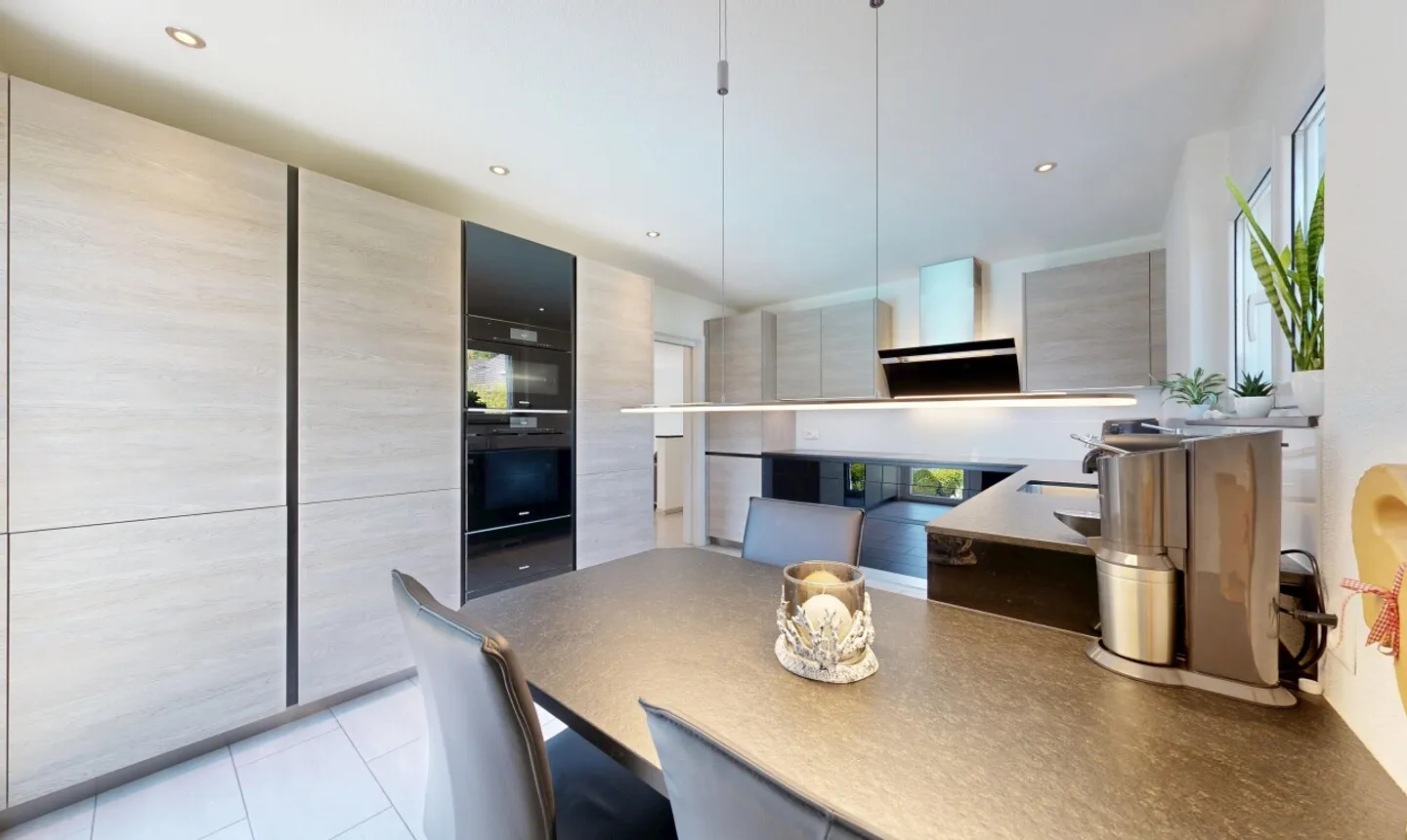 Elegante casa con vista mozzafiato e piscina - Foto 7 di 13