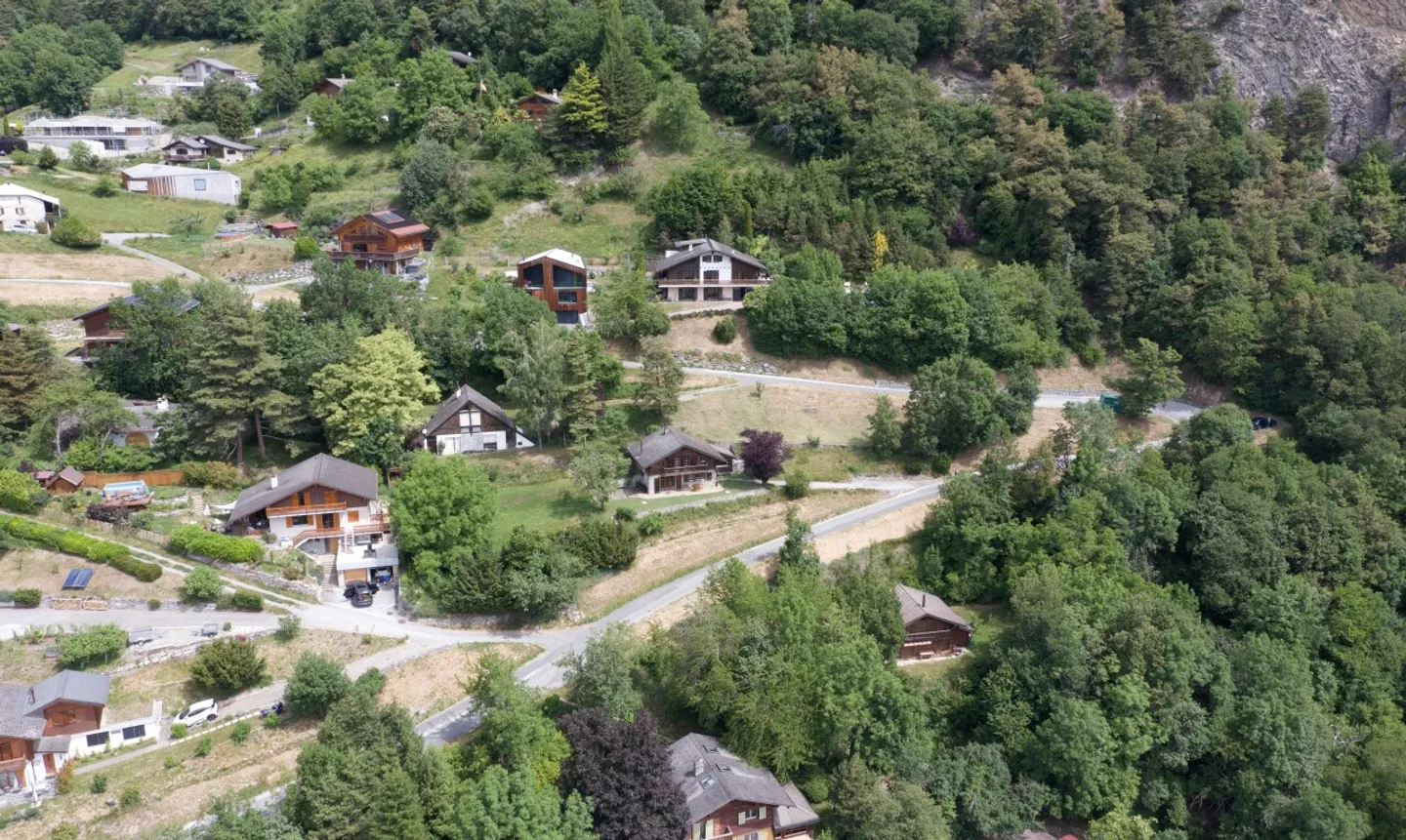 Superb plot in Chamoson - Photo 1 of 11