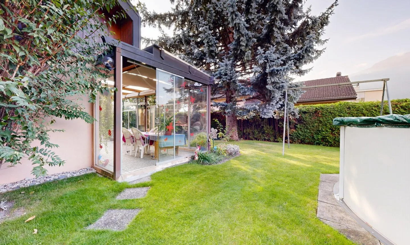 Casa affascinante con un bel spazio esterno e una veranda - Foto 7 di 11