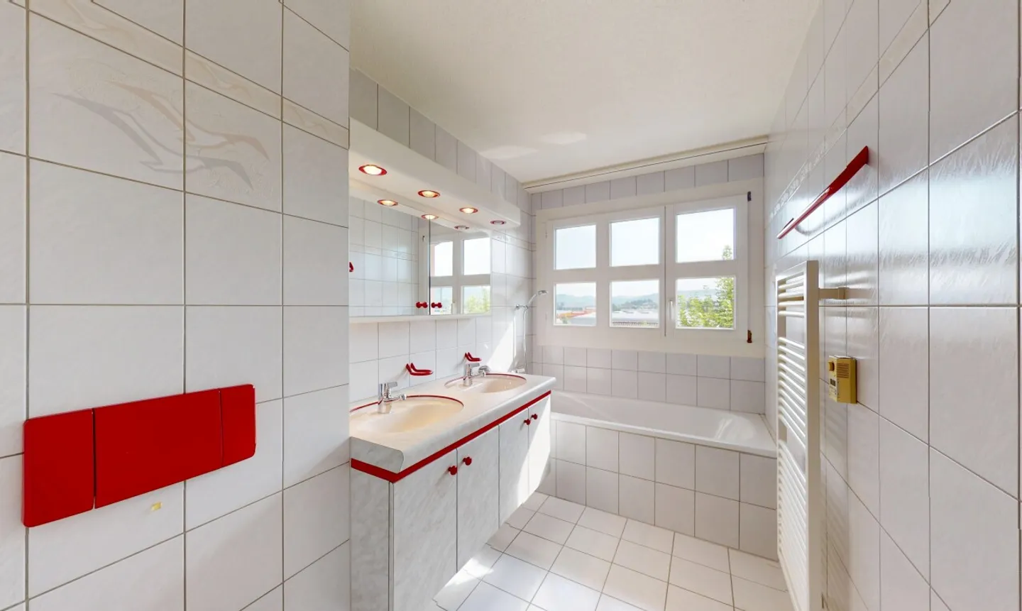 Spacious Maisonette Apartment with a View - Photo 9 of 11