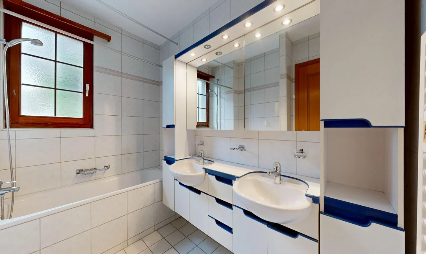 Geräumiges Doppelhaus mit Garten - Foto 5 von 11