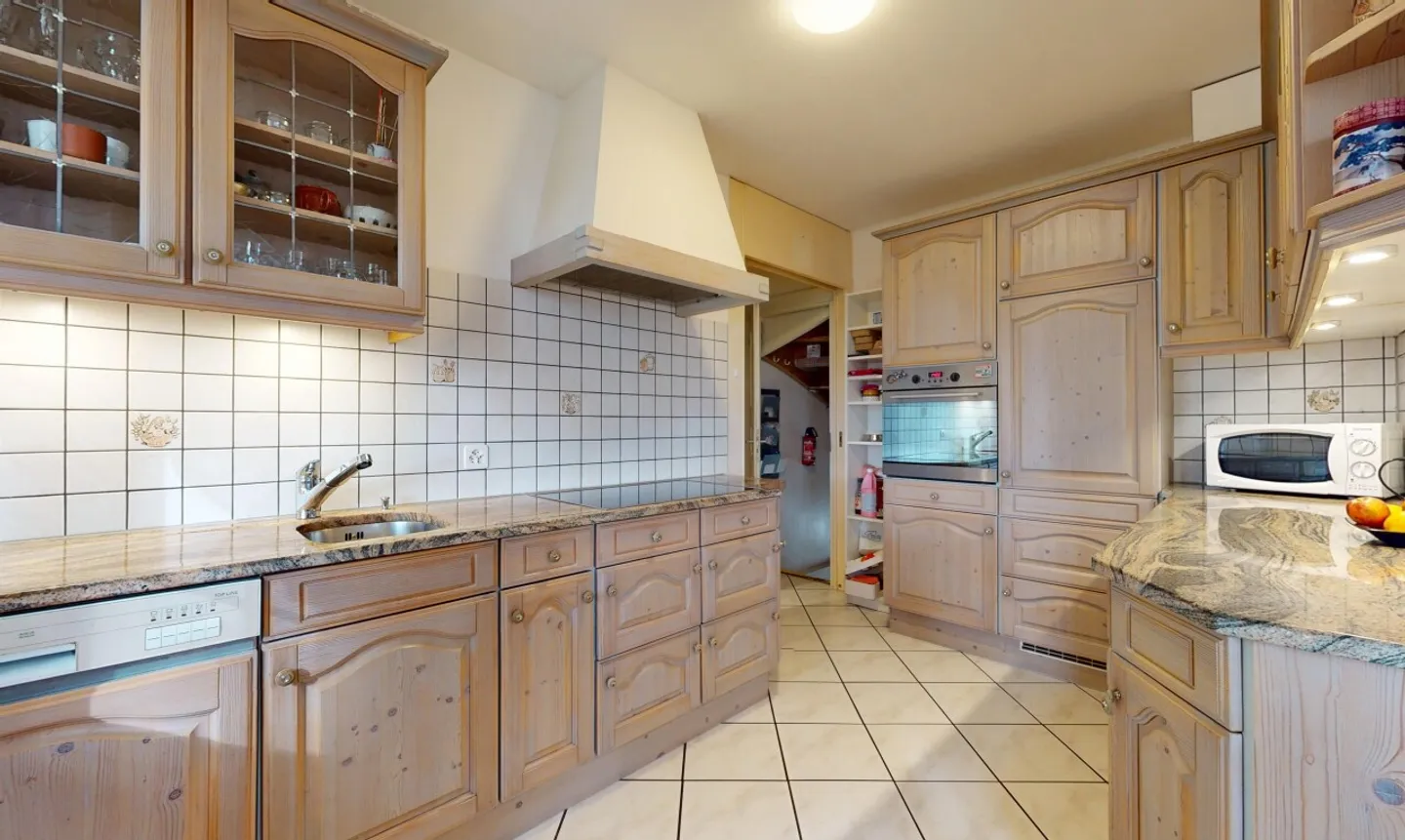 Incantevole villa con 10 camere e appartamento - Foto 2 di 13