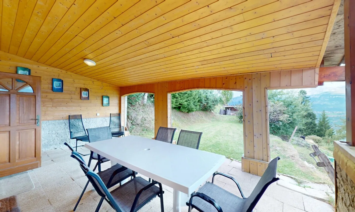 Chalet semi-indipendente affascinante con terreno e terrazza - Foto 1 di 11