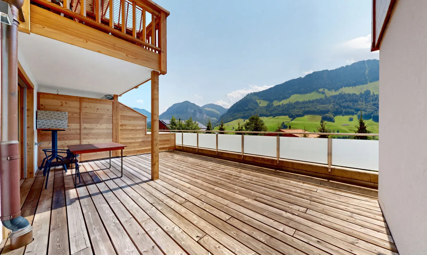 Un balcon XXL face aux Préalpes fribourgeoises - Photo 3 of 11