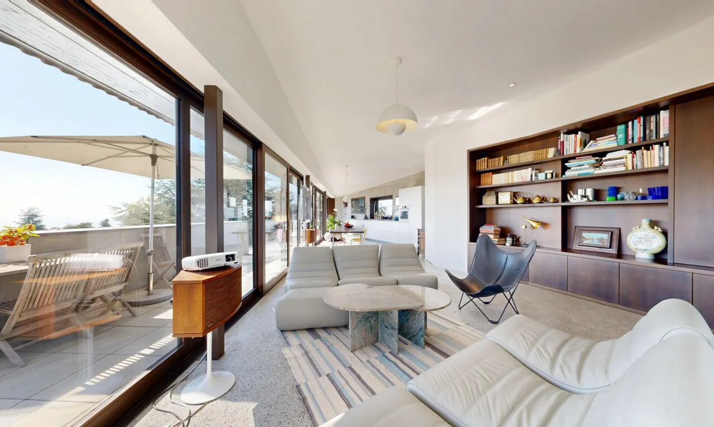 Magnificent penthouse apartment in absolute calm in Chailly - Photo 4 of 11