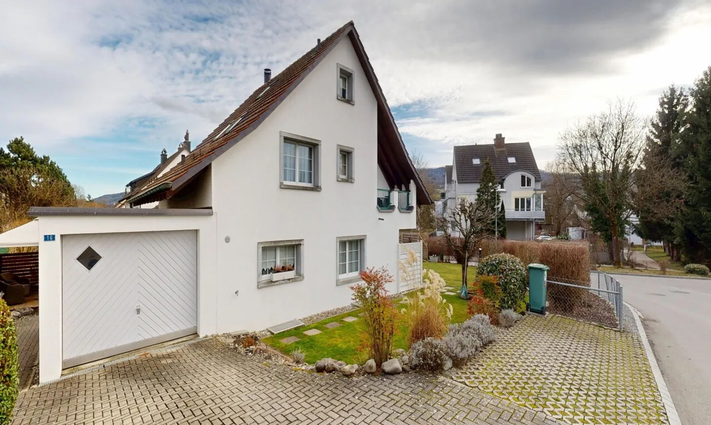 Casa unifamiliare con giardino a Niederwenigen, vicino a Zurigo - Foto 2 di 11