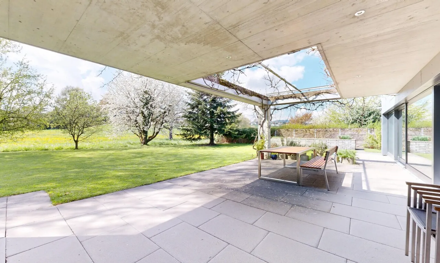 Geräumiges Einfamilienhaus in Mörschwil - Foto 3 von 13