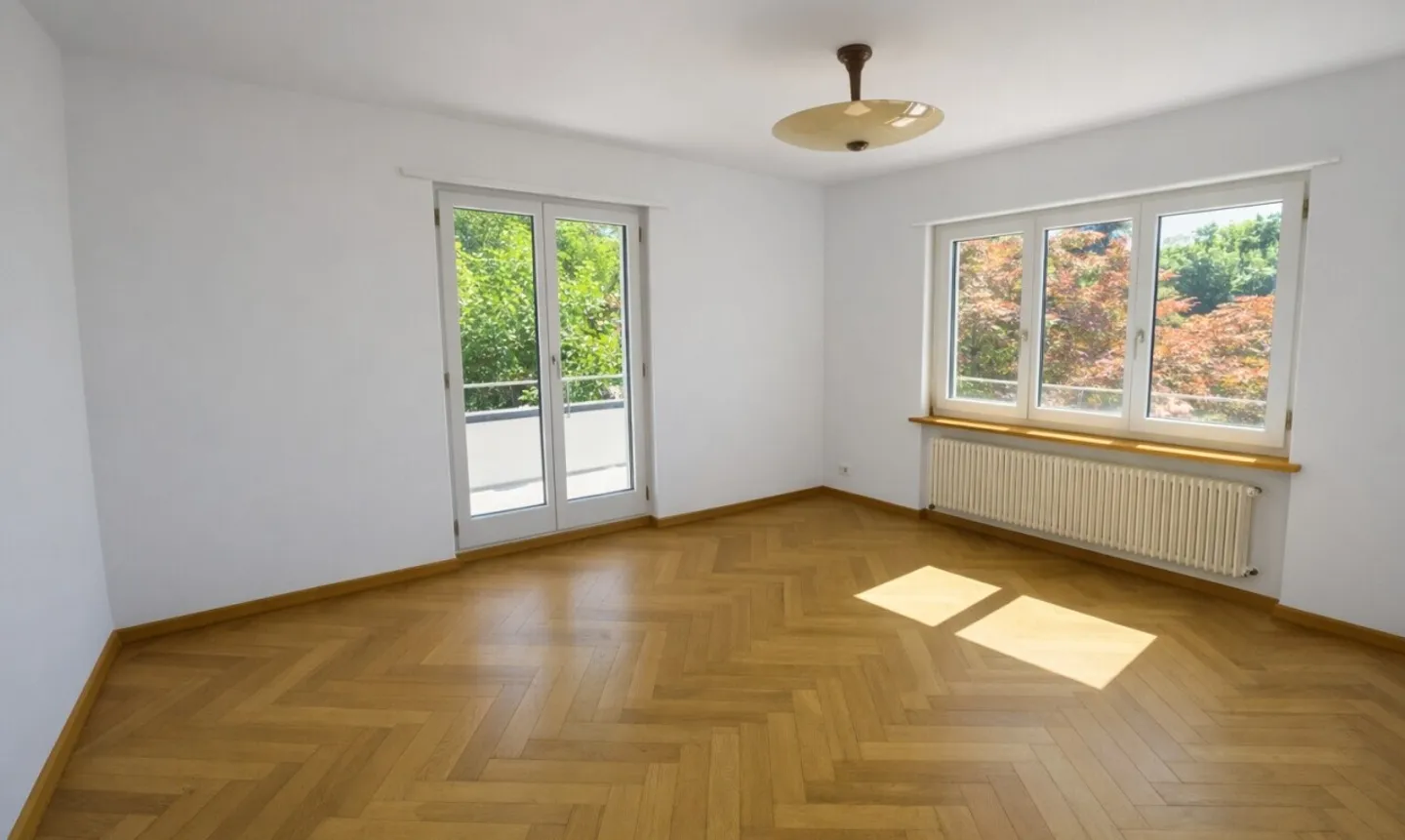 Rare Opportunity: 5.5-Room Single-Family House in Prime Location - Photo 2 of 7