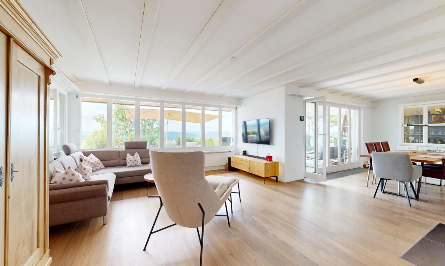 Appartement exclusif de 5,5 pièces en position élevée avec vue dégagée - Photo 2 sur 11