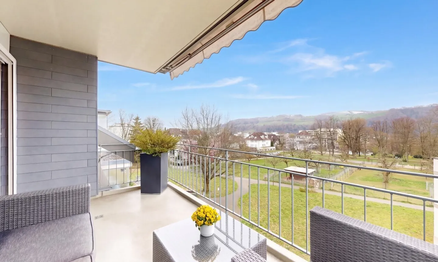 Charmante Dachwohnung mit Aussicht - Foto 3 von 11