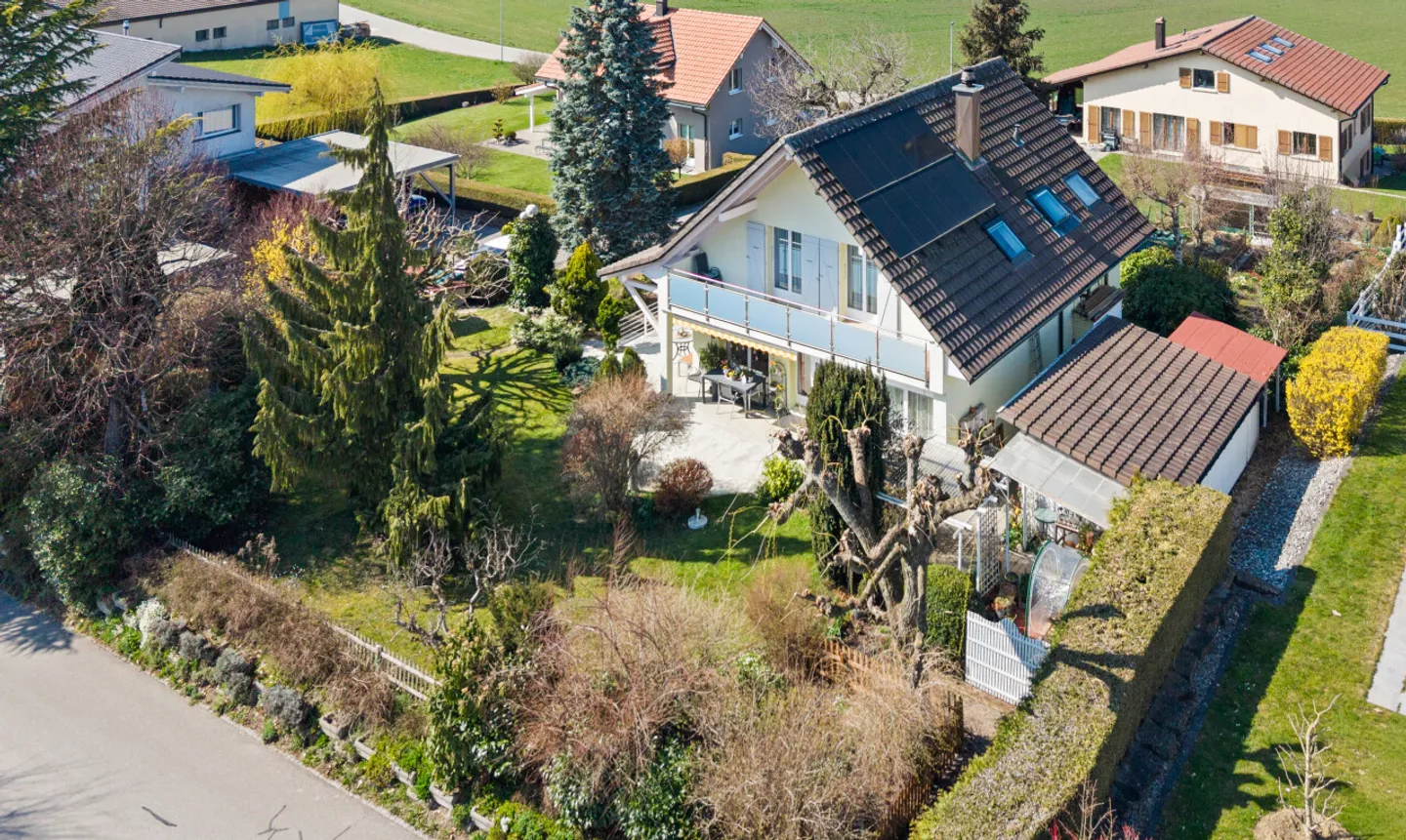 Geräumiges Familienhaus mit Garten in ruhiger Umgebung - Foto 1 von 13