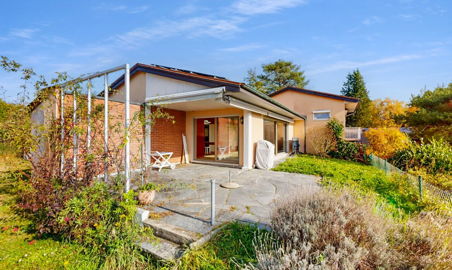 Fascino senza tempo e comfort moderno con vista sul lago! - Foto 3 di 11